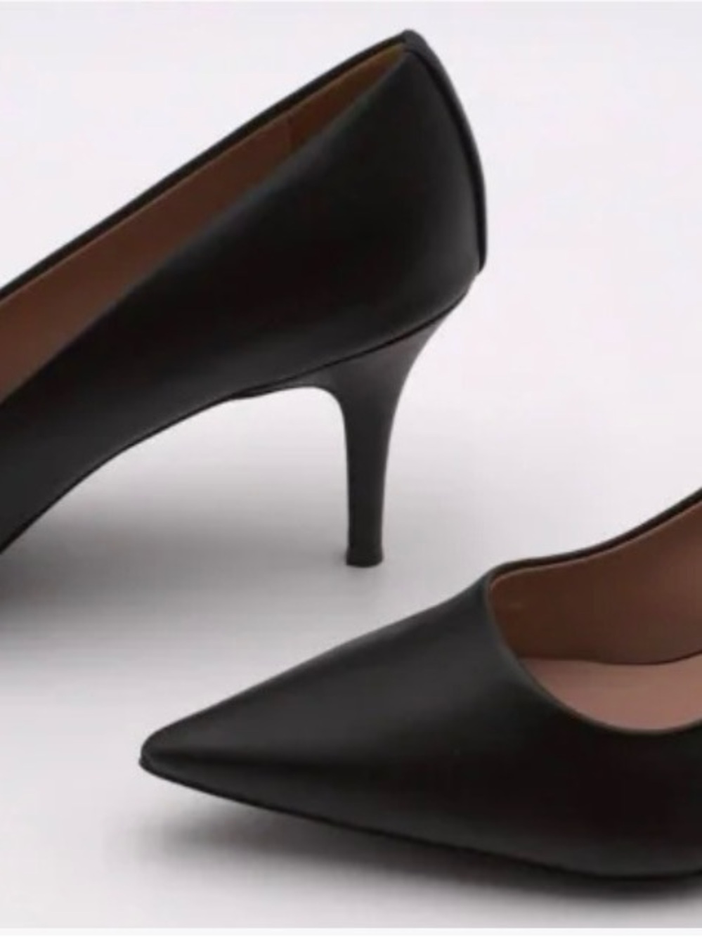 Línea Paolo “Paris” Black Pointed Toe Heel Pumps - Brand new and never worn